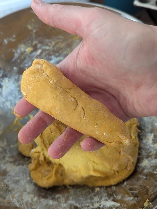 former des boudins de pâte à découper