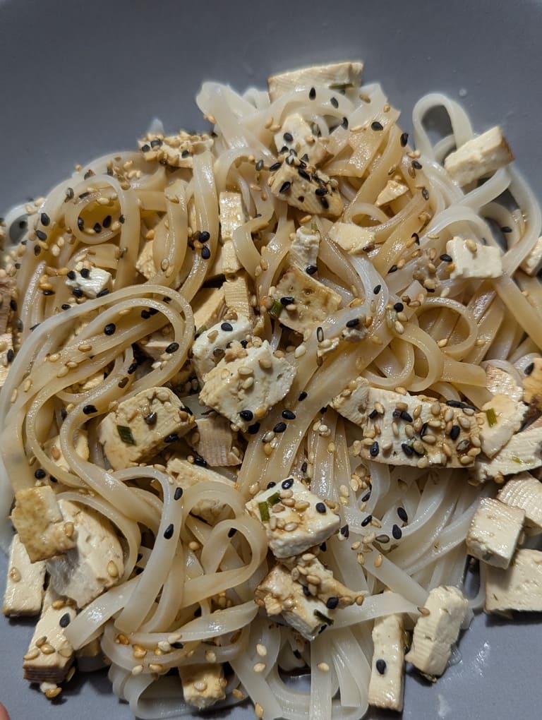 servir chaud avec de la sauce soja et du sésame