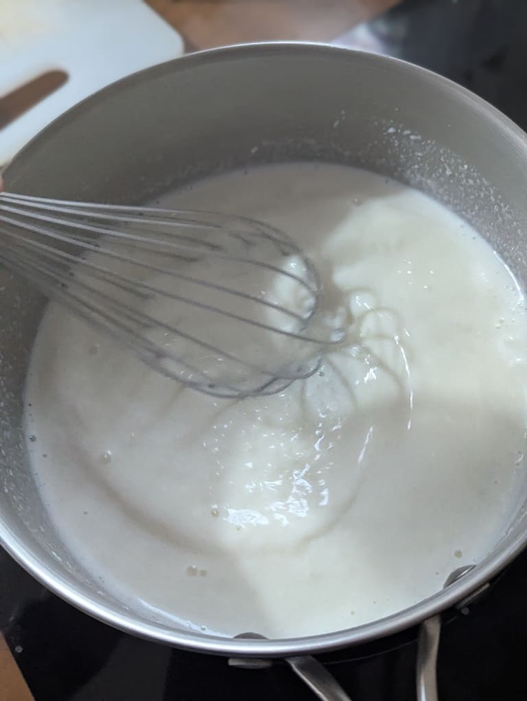 mélanger le lait au tapioca