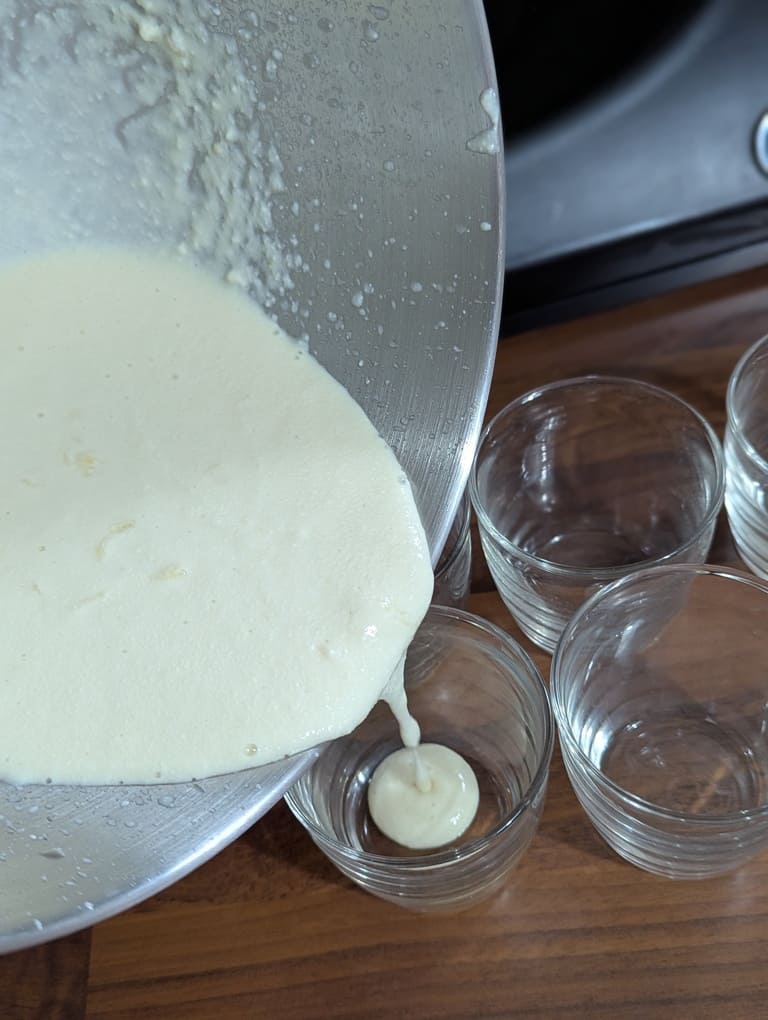 verser la préparation dans les ramequins