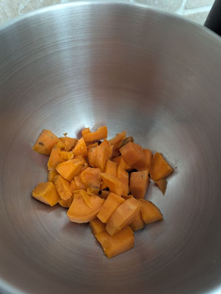 1 mettres les patates douce dans le bol