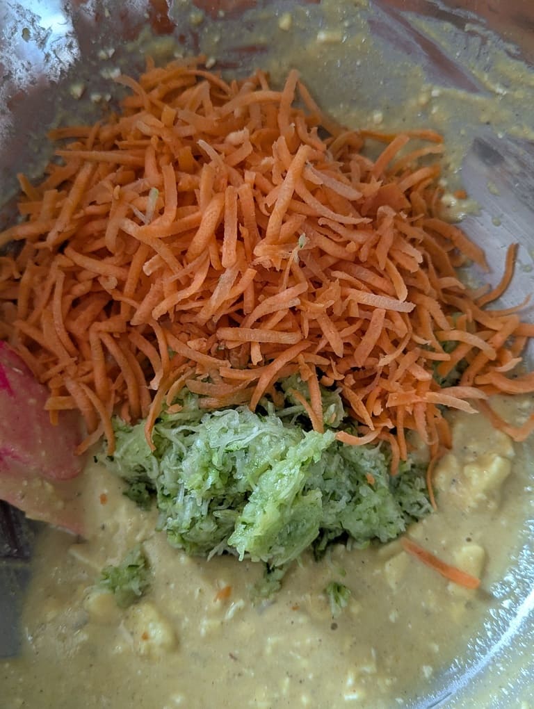 8 ajouter les légumes dans la pate