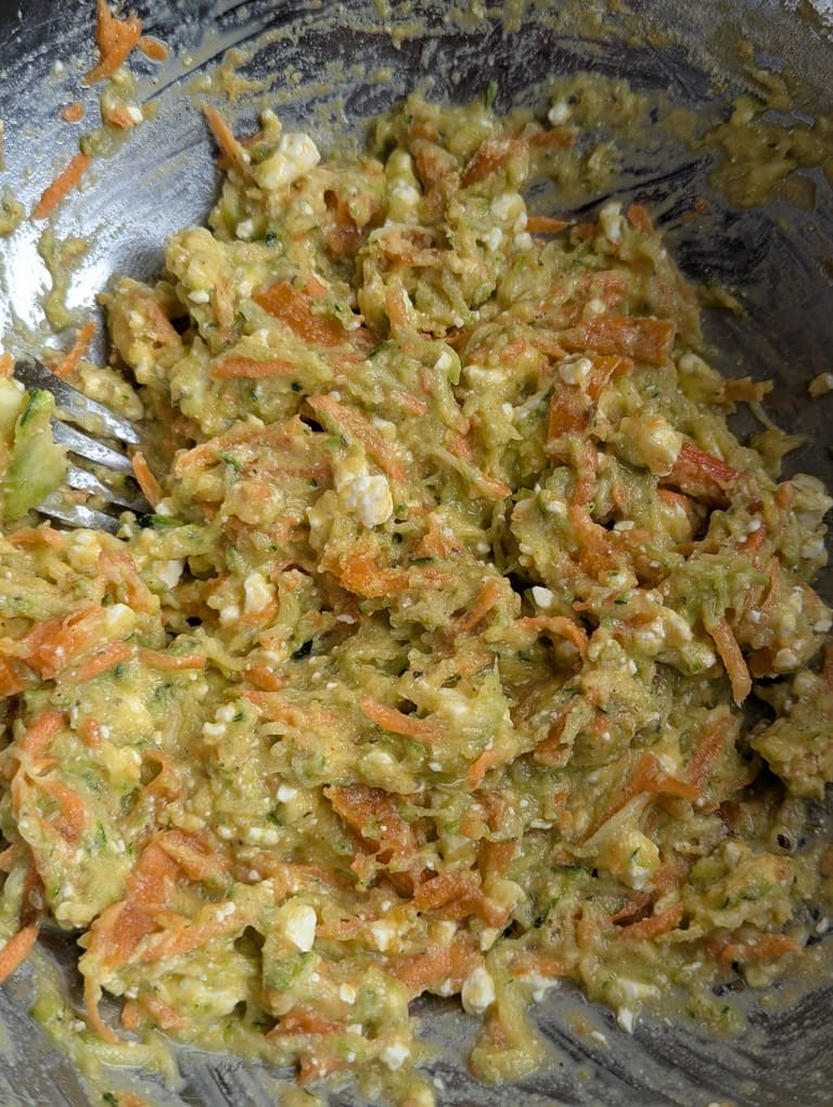 9 mélanger les légumes à la pate