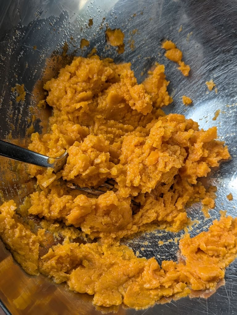 écraser la patate douce