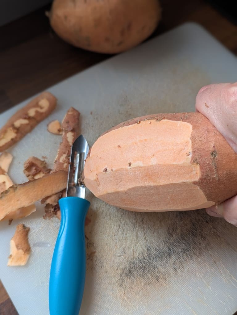 éplucher les patates douces