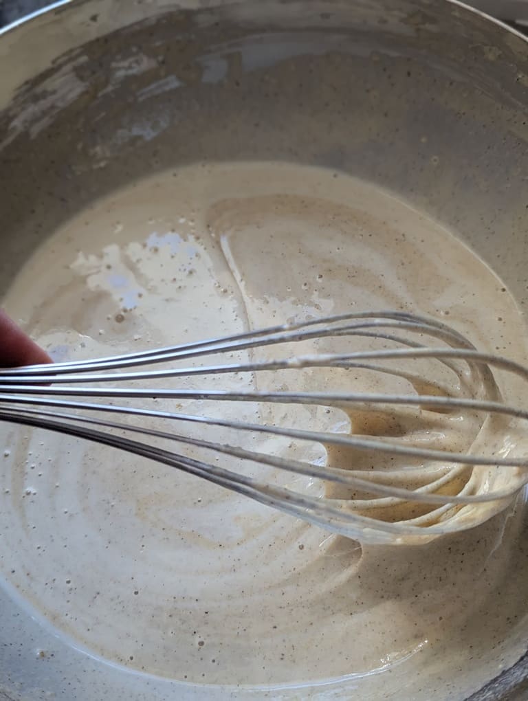 mélanger jusqu’à obtenir une pâte lisse