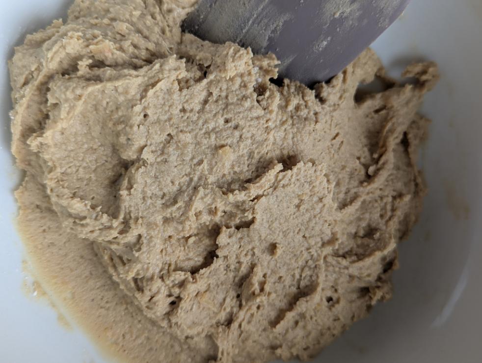 Pâte à cookies aux pois chiches homogène après ajout de la maïzena