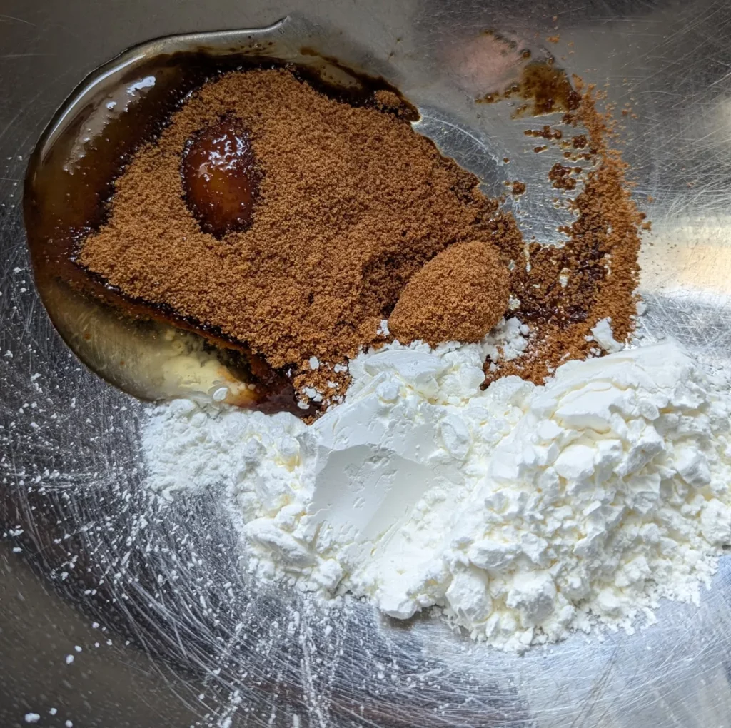 Oeuf sucre de coco et maïzena dans un saladier