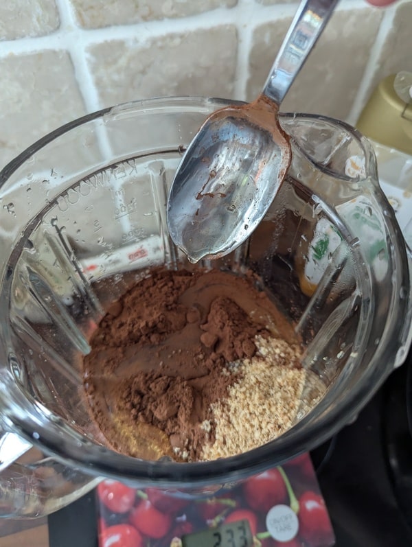 ajouter le sirop d’agave dans le mixeur