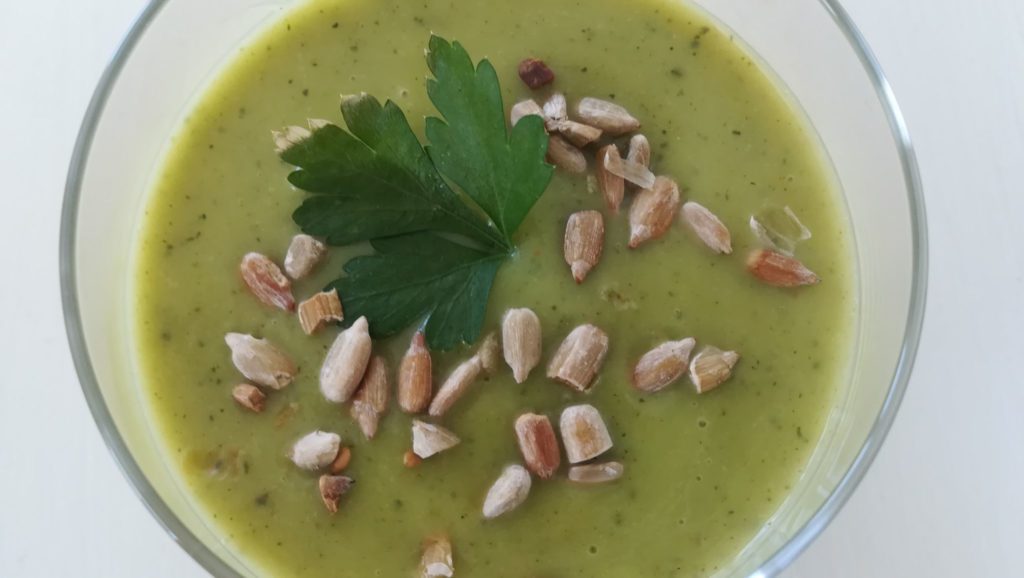 Soupe froide aux courgettes