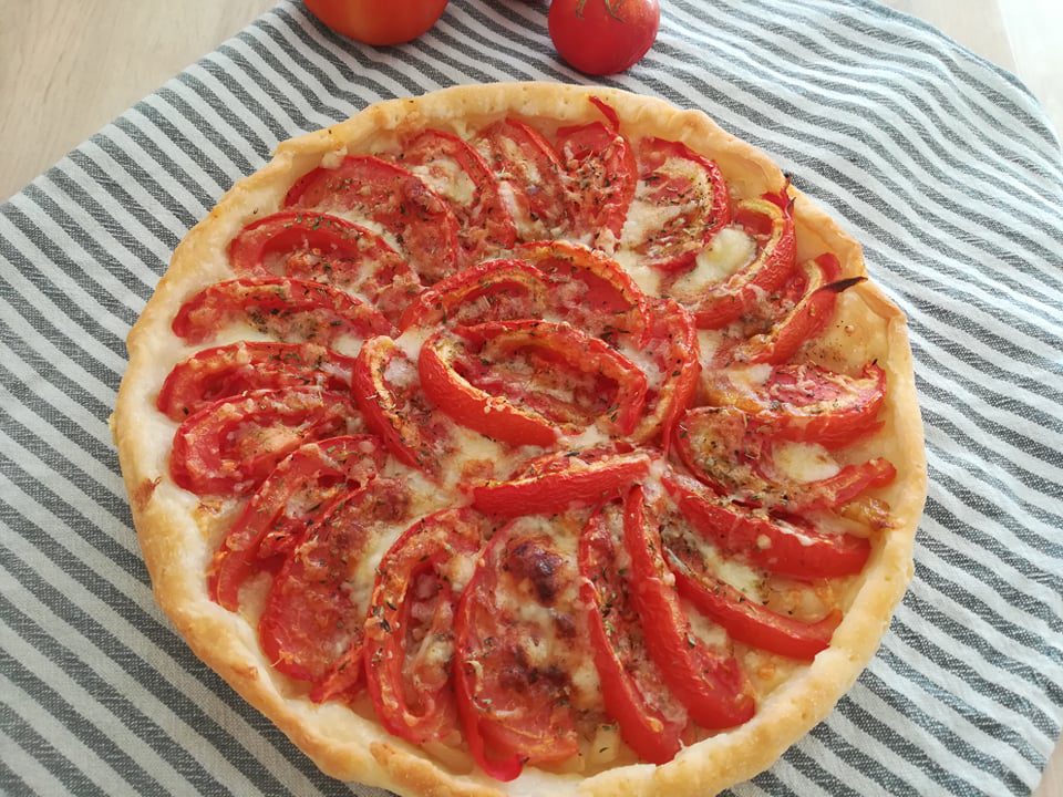 Tarte à la tomate et aux oignons