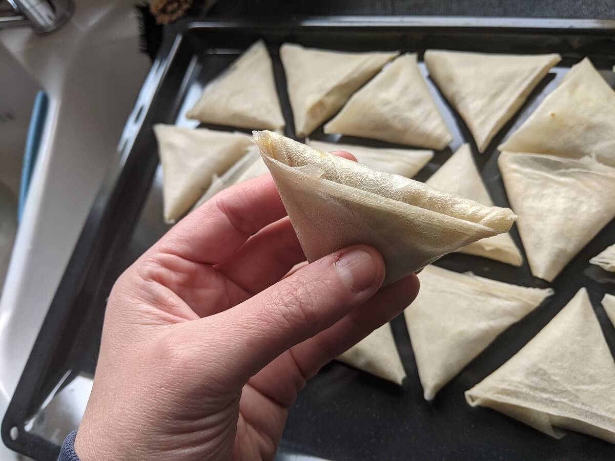 comment plier un samosa