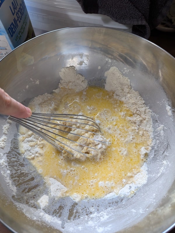 Mélanger jusqu’à obtenir une pâte homogène