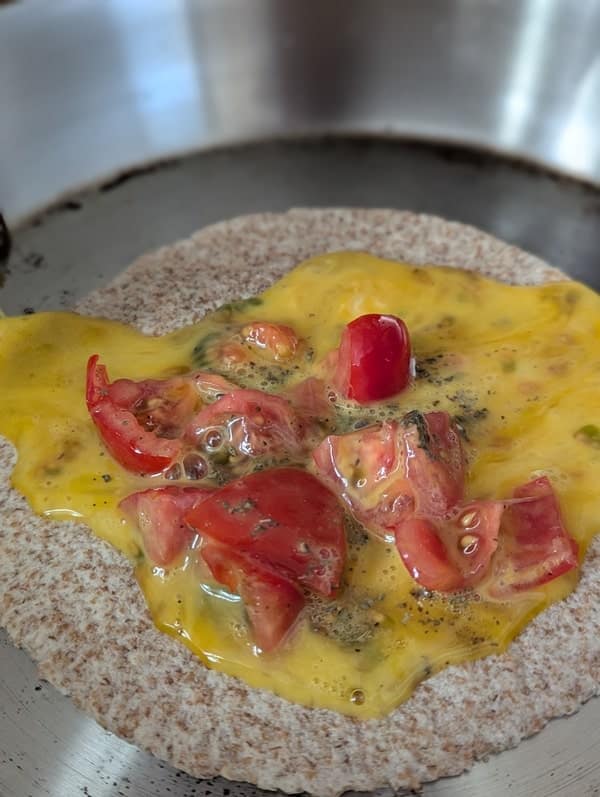 faire cuire l'omelette directement sur le wrap