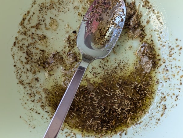 préparer la marinade aux herbes et citron