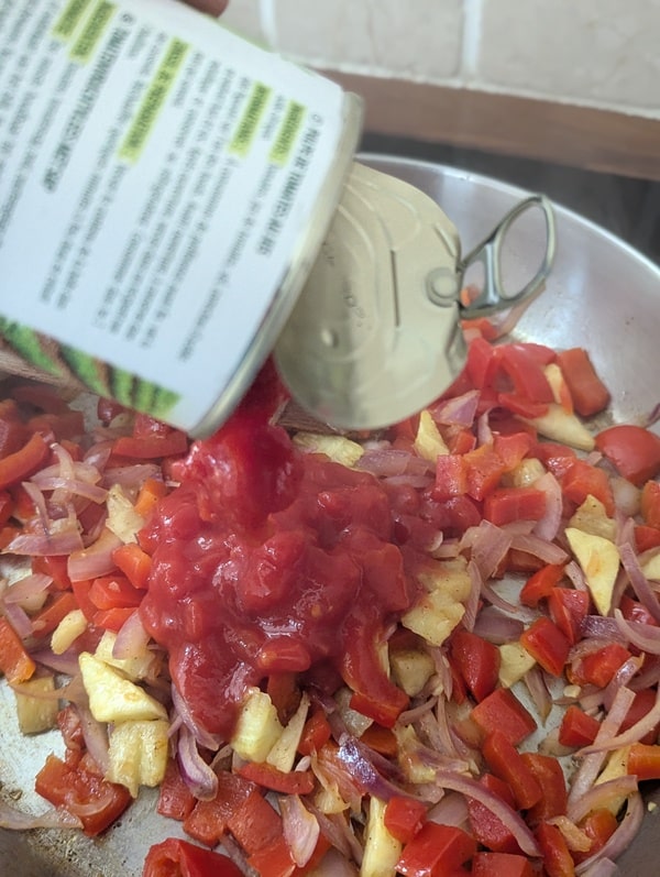 ajouter les tomates concassées
