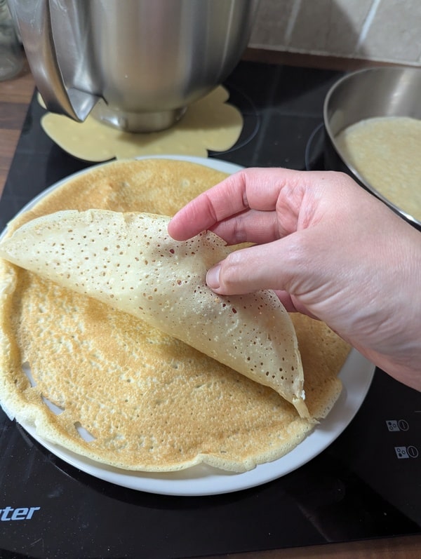 crèpes réussies avec une cuisson sans aucune graisse dans une poele en inox