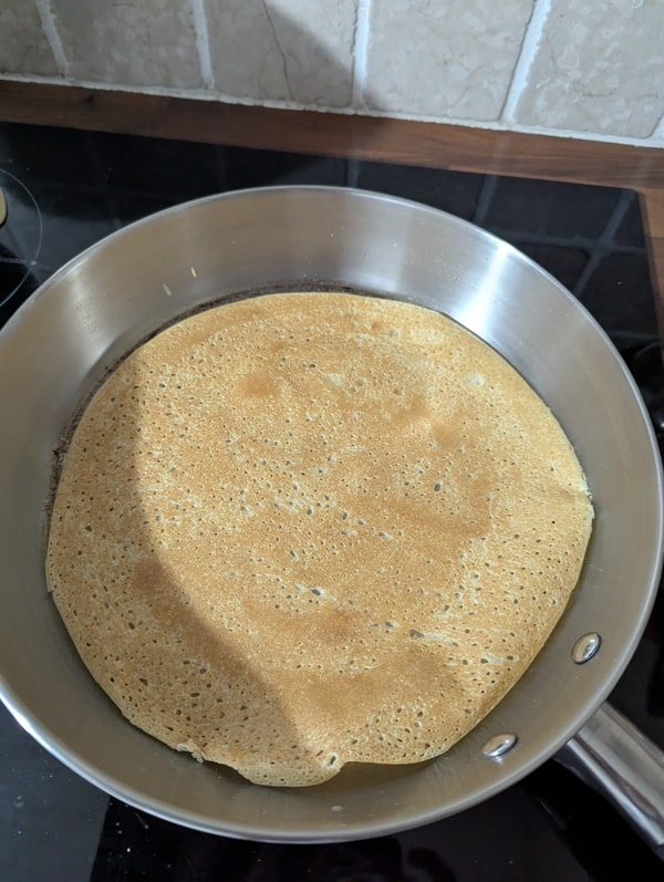 cuire l’autre face de la crèpe