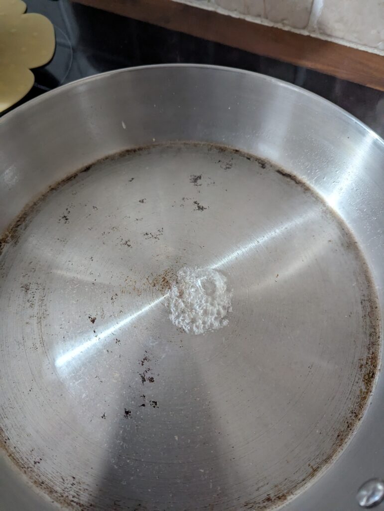 faire le test de la goutte d'eau lorsque la poele n'est pas assez chaude