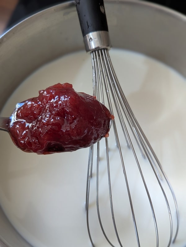 mettre la confiture de fraise