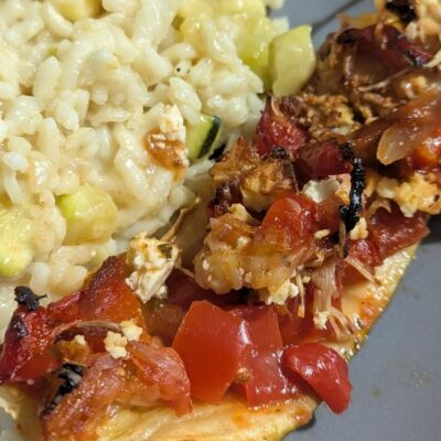 recette de courgettes farcies façon végé aux poivrons et aux tomates