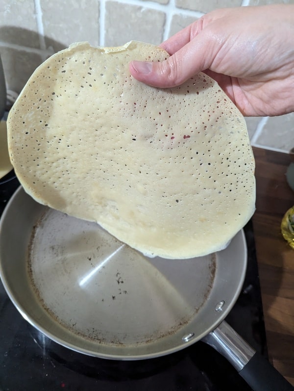 retourner la crèpe